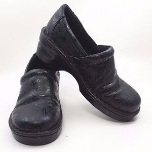 BORN Concepts BOC sz 6M/37 Black Peggy Clogs